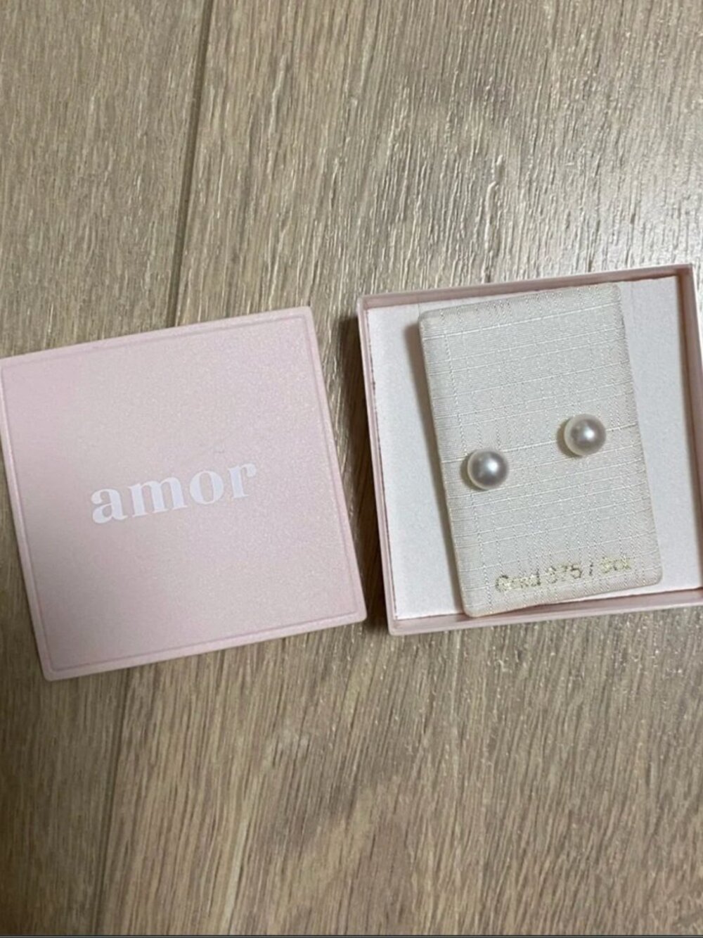 Amor Pearl 9K Gold Stud Earrings